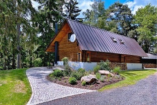 Nov� objekt: Srubov� chata se saunou - CHKO Slavkovsk� les 3C-048