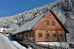 Nov objekt: Rouben chalupa s baznem - ern hora - pik 5C-003