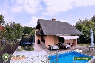 Chata Blan�k s baz�nem - z�mek Konopi�t�