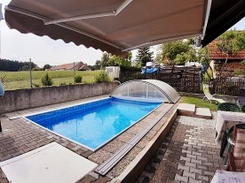 Chata Blan�k s baz�nem - z�mek Konopi�t�