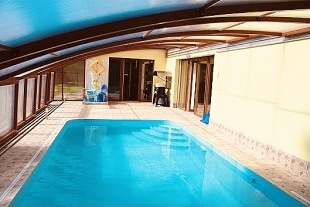 Wellness chalupa a bazén - hrad Lipnice nad Sázavou