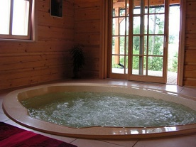 Rouben� chalupa - vnit�n� vyh��van� baz�n - Zdobnice