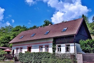 Nov objekt: Chalupa s baznem - hrad Trosky - esk rj 7C-075