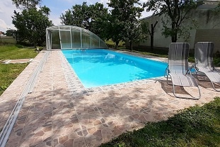 Recenze: Chalupa s baznem - Jin Morava, eravice