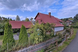 Chalupa u skaln�ho hradu Sloup - Lu�ick� hory