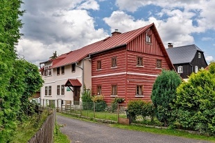 Nov objekt: Chalupa u skalnho hradu Sloup - Luick hory 10C-044