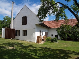 Selsk� chalupa s baz�nem - hrad Helfenburk