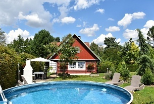 Chalupa s baznem - esk Rj - Hrub Skla