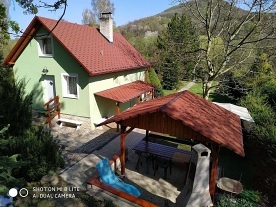 Chata u řeky Ohře - hrad Perštejn - Doupovské hory