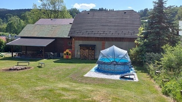 Rodinn� chalupa s baz�nem - Jizersk� magistr�la