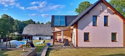 Chalupa s bazénem - Skanzen Veselý Kopec