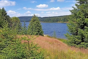 Chalupa u p�ehrady Fl�je - Kru�nohorsk� magistr�la