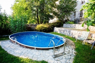 Penzion Posázaví s bazénem - hrad Pirkštejn