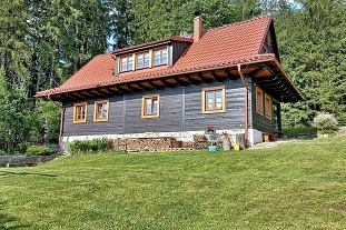 Vala�sk� roubenka s baz�nem - cyklostezka Be�va