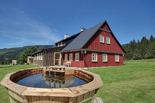 Nov objekt: Chalupa Krkonoe - koupac sud a malovan nbytek 5C-020