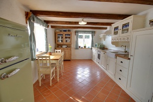 Chalupa Krkonoe - koupac sud a malovan nbytek