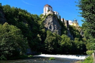 Chata s vivkou - u eky Dyje - hrad Frejtejn