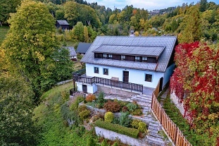 Chalupa s baz�nem - z�mek Kol�tejn - �er�k