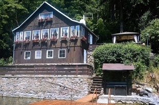 Chata a loka pmo u pehrady Vranov - Corntejn