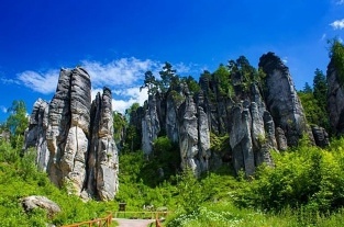 Chalupa s baznem - esk rj - hrad Kost