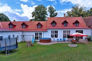 Chalupa s baznem - CHKO Tebosko - Mnek