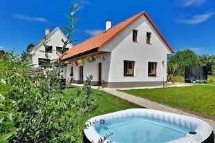 Nov� objekt: Chalupa s v��ivkou - T�ebo�sko - Jind�ich�v Hradec 2C-216