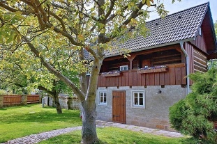 Nov� objekt: Roubenka s baz�nem - hrad Bezd�z a hrad Houska 7C-119