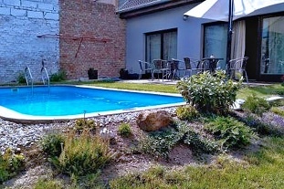 Nov� objekt: Chalupa s baz�nem a vinn� sklep - ji�n� Morava 1M-196