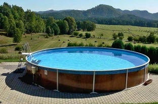 Chalupa a baz�n - �esk� �v�carsko - hrad �aun�tejn