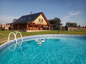 Srub u Holubů s bazénem a finskou saunou