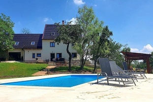 Chalupa s baznem a wellness - esk stedoho