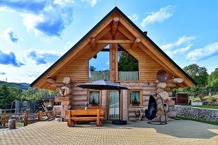 Sruby u jezera Nitriansk Rudno - hrad Bojnice