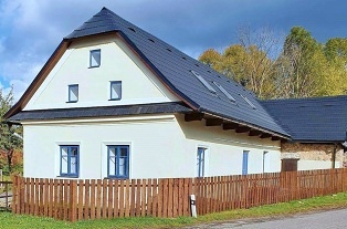 Chalupa ���rsk� vrchy - Jimramov - hrad Per�tejn