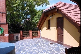 Nov objekt: Chata a vinn sklep - Lednicko-valtick arel 1M-222