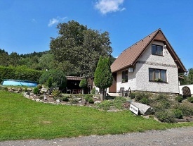 Chata s baz�nem - CHKO Novohradsk� hory