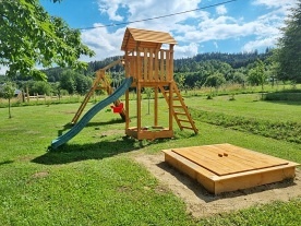 Chalupa s v��ivkou a rybn�kem - Rozhledna Bukovka