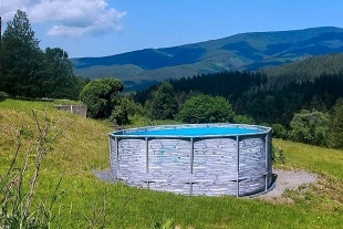 Chalupa s bazénem u přehrady Šance - Lysá hora