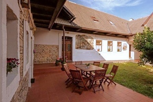 Nov objekt: Chalupa s vnitnm baznem - Toulovcovy Matale 9C-158