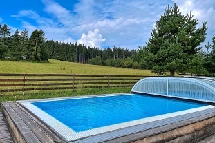 Dv chalupy s baznem - rsk vrchy - Kinky