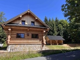 Nov� objekt: Srub u Doln� Moravy - polosamota Kr�lick� Sn�n�k 2M-265