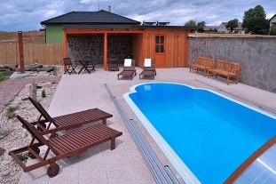 Jiho�esk� chalupa s baz�nem - Hrad Land�tejn