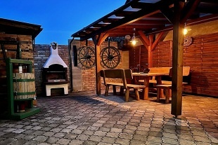 Chata a vinný sklep - cyklostezky Dolní Bojanovice