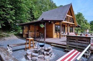 Chata a koupac sud - glamping na samot Zlnsko