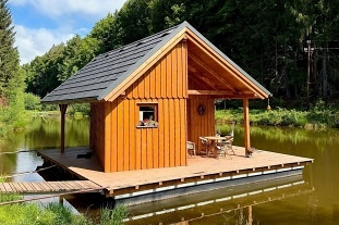 Nov� objekt: Glamping �esk� r�j - chata na rybn��ku - hrad Pecka