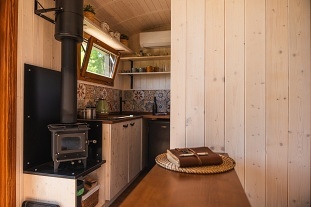 Glamping Podjetd - maringotka vhled na Jetd