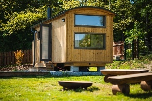 Nov objekt: Glamping Podjetd - maringotka vhled na Jetd 6C-144