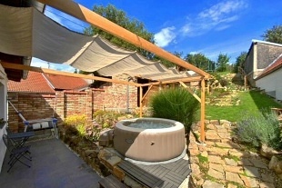 Chalupa Ch�iby - v��ivka a vinn� sklep - Buchlovice