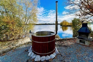 Glamping s wellness - pozemek na rybaen - Sandberk