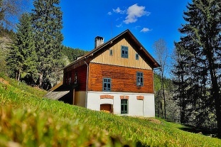 Jesenick chalupa v lese - jezrko s molem - elezn