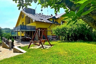 Chata s vnit�n�m baz�nem - Hrub� sk�la - �esk� r�j